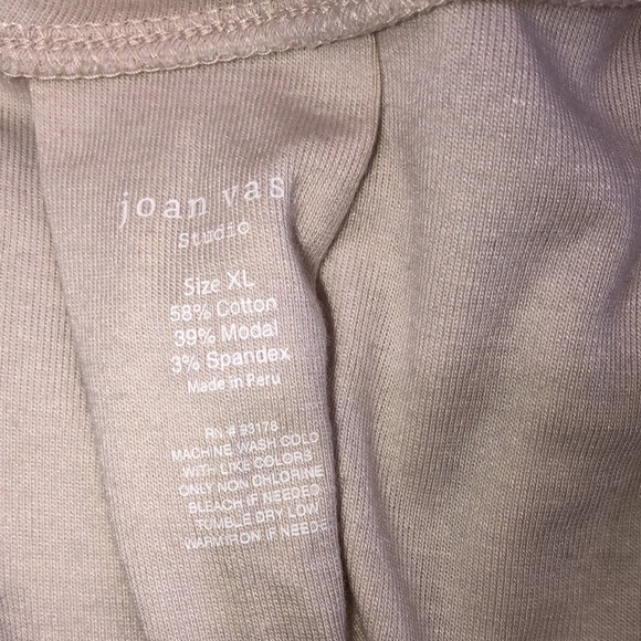 Joan Vass ivory color long sleeve top
Size XLarge cotton blend - Picture 3 of 3